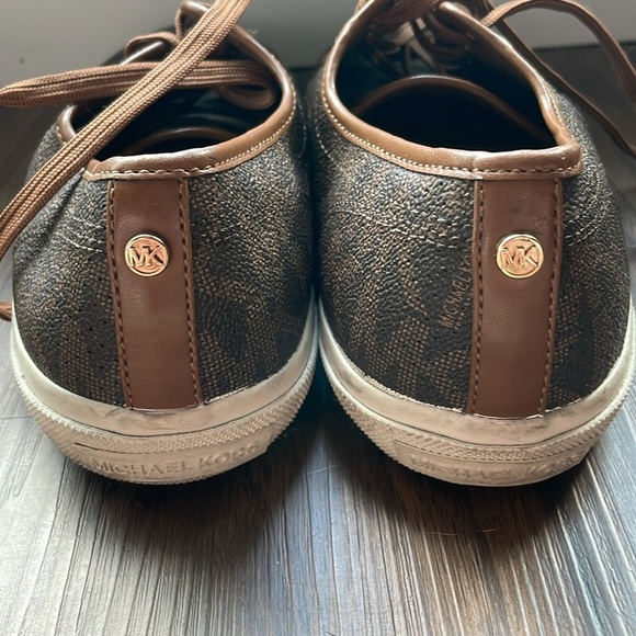 Michael Kors Monogram Brown and Tan Leather Sneakers Size 10M - Picture 4 of 8